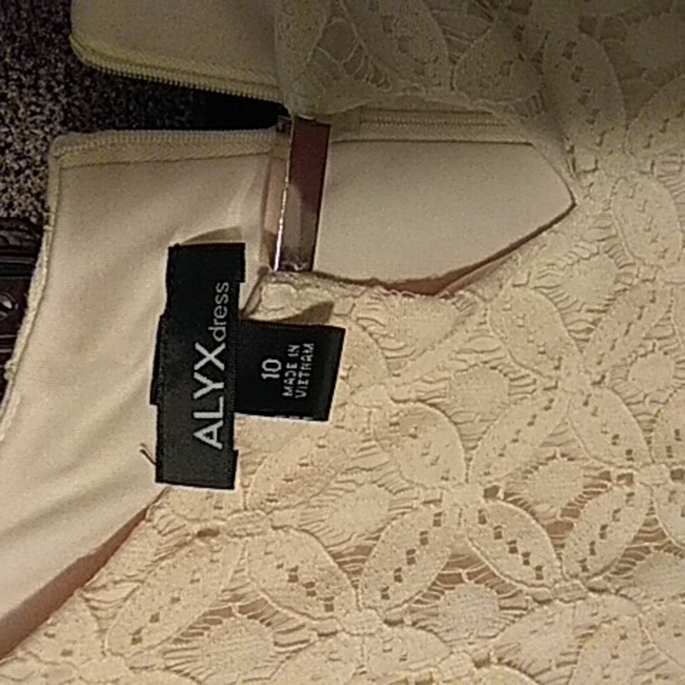 Dress - Picture 4 of 4